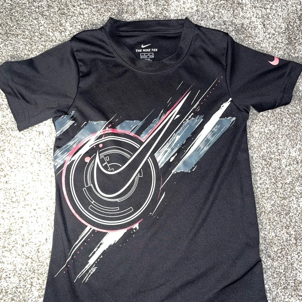 Nike Kids‎ Black and Pink Graphic Tee